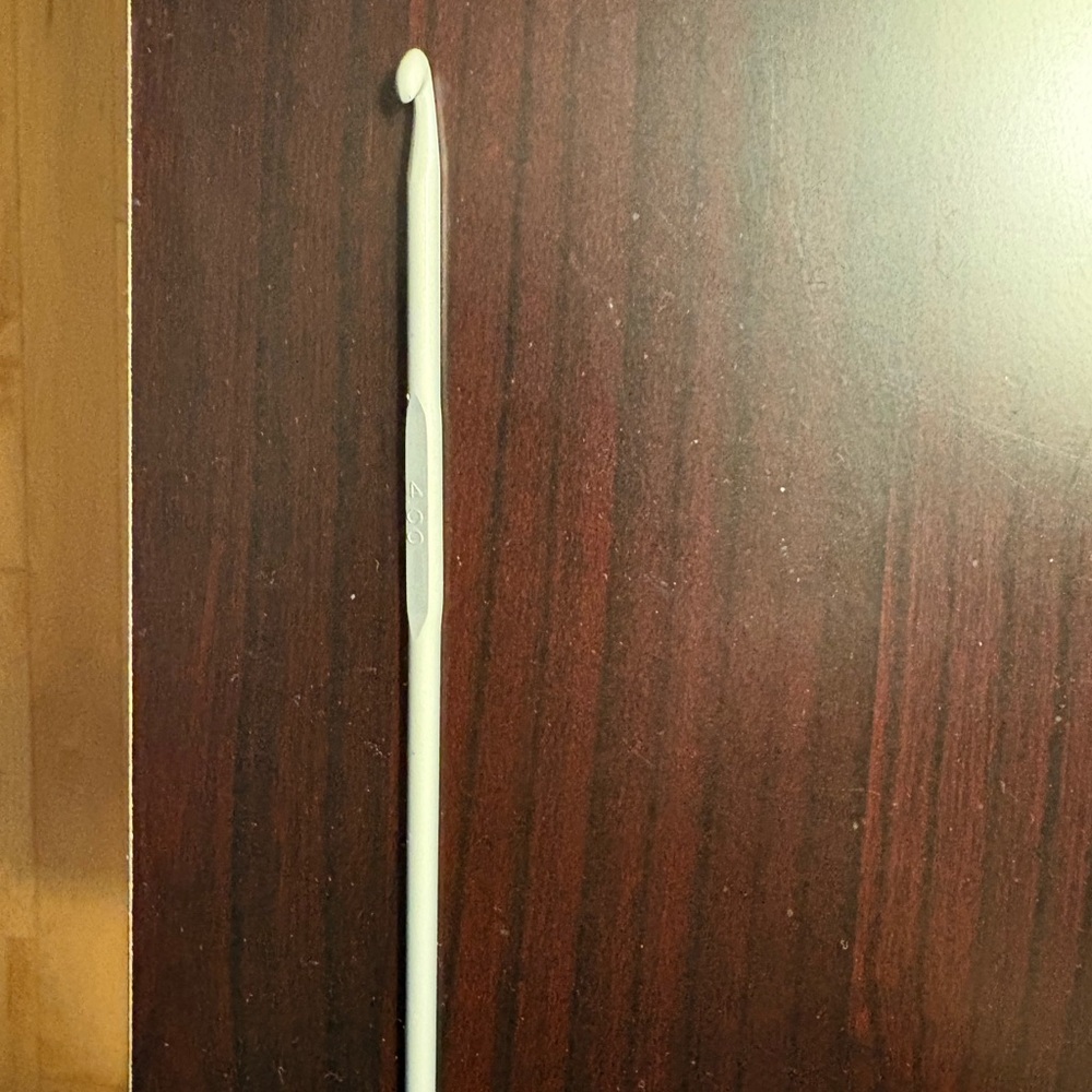 Silver Crochet Hook, size 4.00